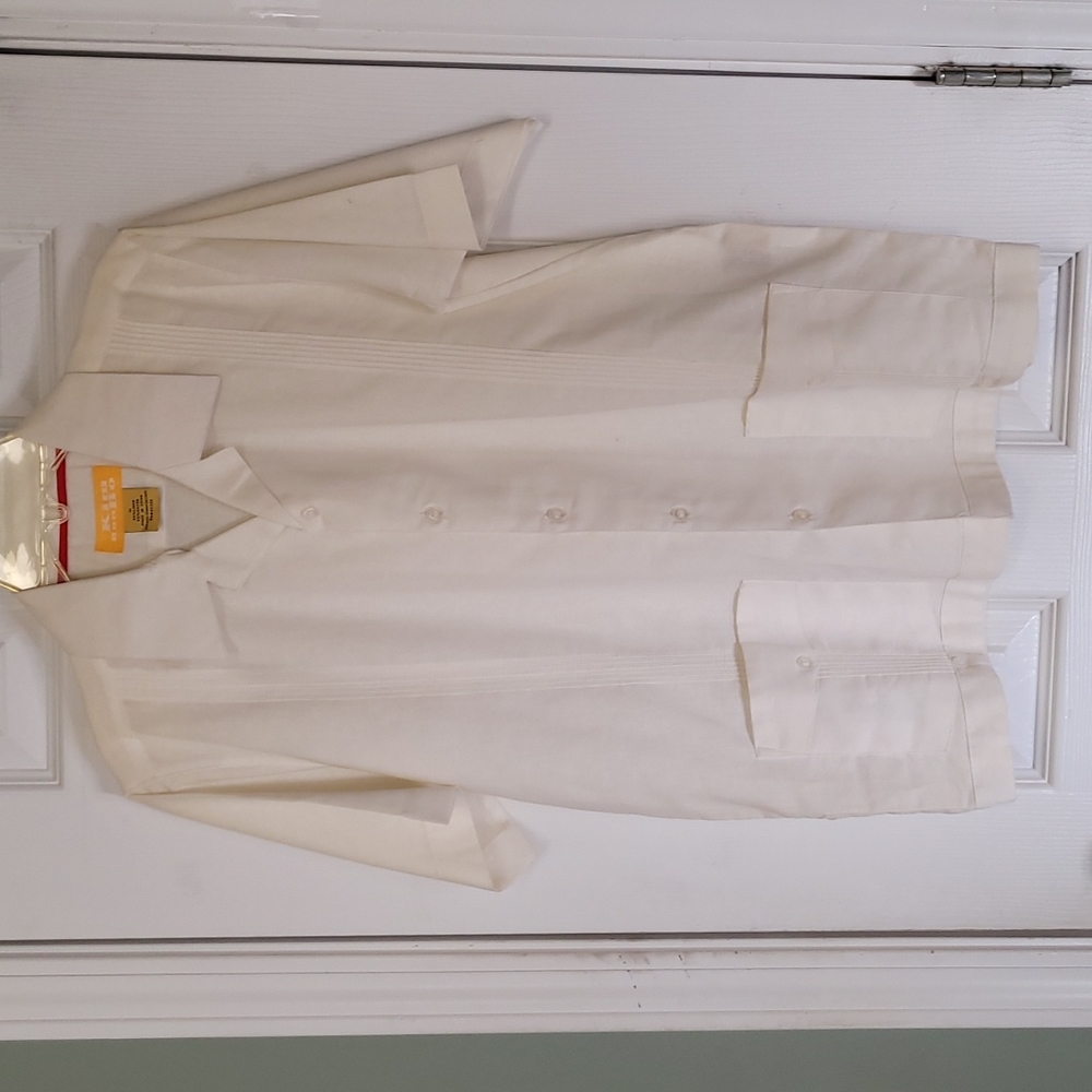 Boys off white linen Guayabera med